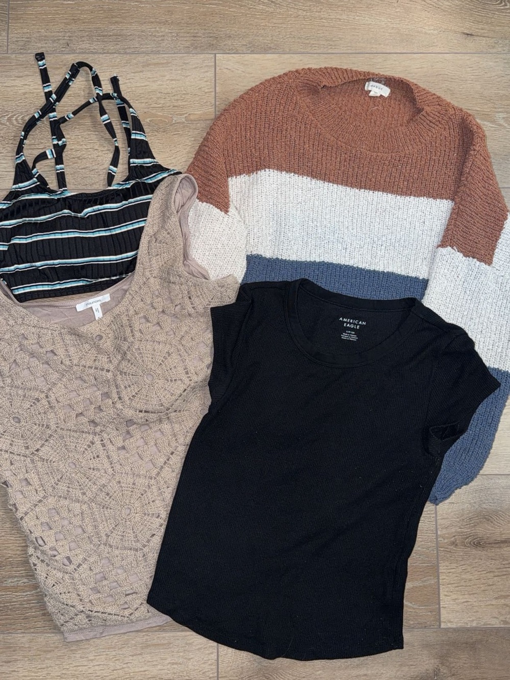 Women’s Small Clothing Bundle 4pc Sweaters Tops Swim American Eagle